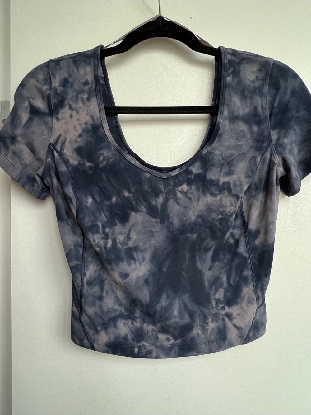 lululemon athletica Short Sleeve Scoop Neck Tie-Dye Crop Top - Black & Gray